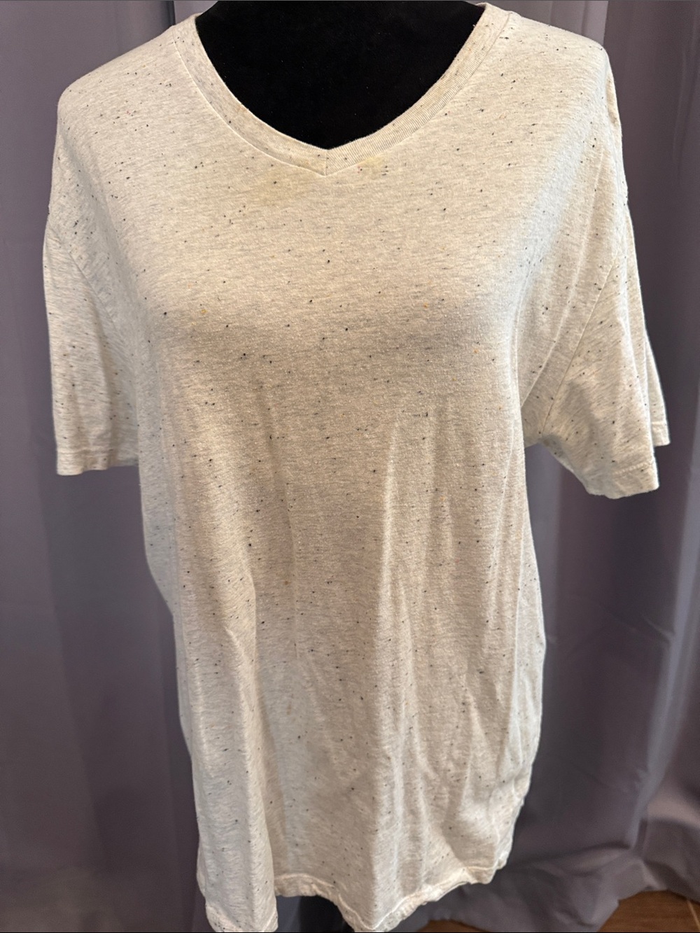 Old Navy Cream Speckled V-Neck Short Sleeve Tee
